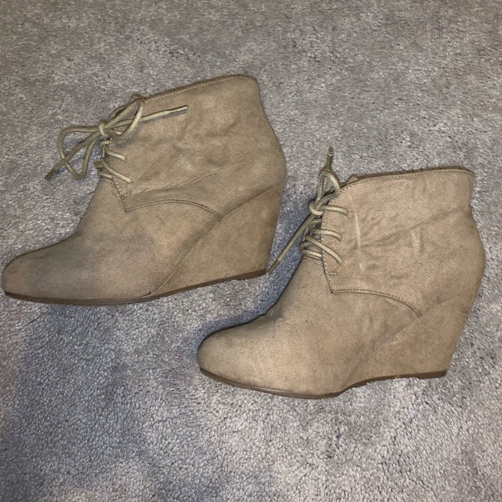 Tie booties